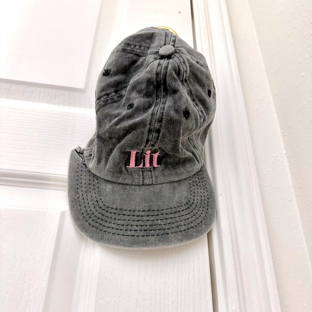 Lit cap/hat grey
